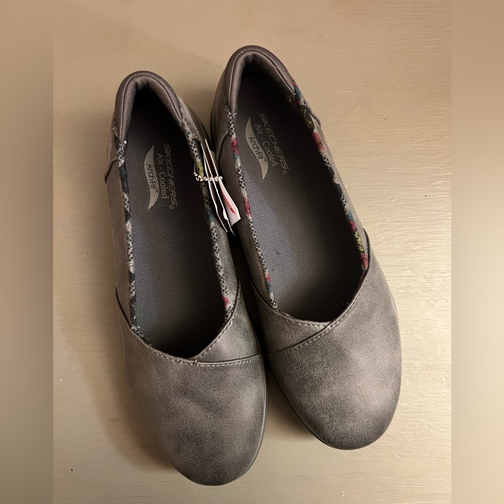NWT Skechers Arch Fit Uplift Core Roots Charcoal Womens Size 8 Slip On Shoes